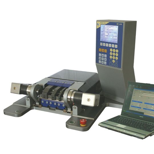 Mit der gesteuerten Biegemaschine BT-150 lassen sich die Teile meist ohne Umbau durchbiegen. Mit der gesteuerten Biegemaschine BT-150 lassen sich die Teile meist ohne Umbau durchbiegen.