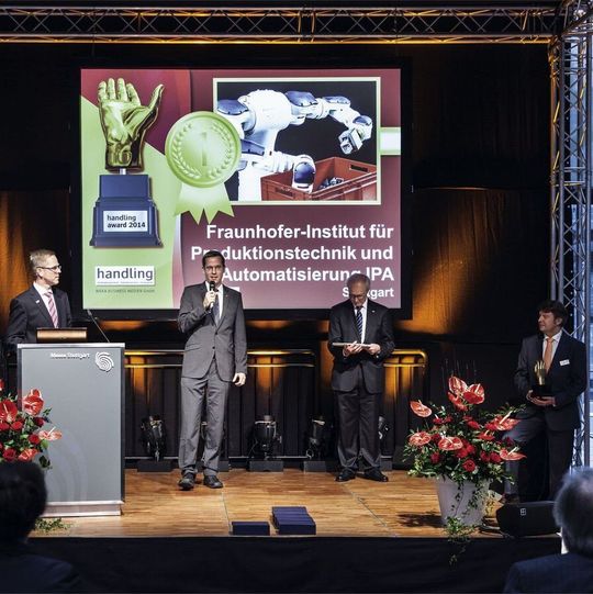 Verleihung des handling award 2014 am 7. Oktober auf der Messe Motek in Stuttgart. Verleihung des handling award 2014 am 7. Oktober auf der Messe Motek in Stuttgart.