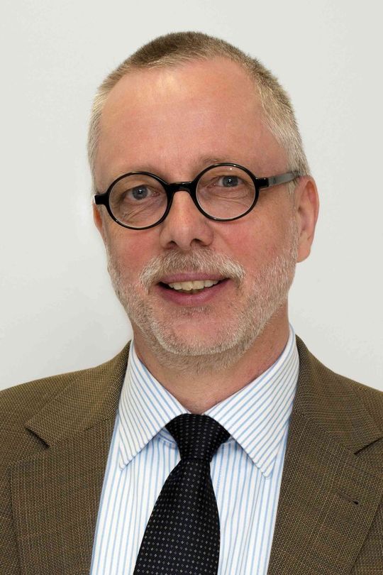 Jens Rothenburg, Produktmanager Sicherheitstechnik bei Euchner: „Das speziell für kleinere Maschinen und Anlagen konzipierte Sicherheitsauswertegerät CES-CB lässt sich besonders schnell in Betrieb nehmen.“ Jens Rothenburg, Produktmanager Sicherheitstechnik bei Euchner: „Das speziell für kleinere Maschinen und Anlagen konzipierte Sicherheitsauswertegerät CES-CB lässt sich besonders schnell in Betrieb nehmen.“