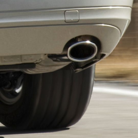 Nach einer aktuellen Untersuchung stoßen moderne Diesel-Fahrzeuge bis zu sieben Mal mehr schädliche Stickoxide (NOx) aus als erlaubt. Nach einer aktuellen Untersuchung stoßen moderne Diesel-Fahrzeuge bis zu sieben Mal mehr schädliche Stickoxide (NOx) aus als erlaubt.