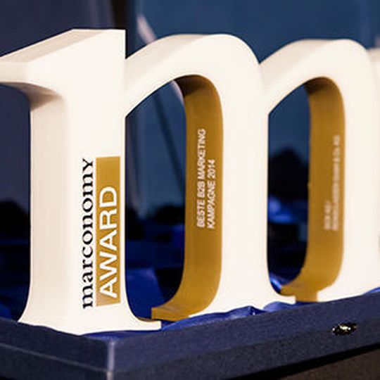 Gestern Abend wurden die Marconomy Awards in Würzburg verliehen. Dreimal wurde das weiße „m“ vergeben: In der Kategorie „Marconomy-B2B-Agency-Award“, „Marconomy-B2B-Marketing-Kopf“ und „Marconomy-B2B-Marketing-Award“. Gestern Abend wurden die Marconomy Awards in Würzburg verliehen. Dreimal wurde das weiße „m“ vergeben: In der Kategorie „Marconomy-B2B-Agency-Award“, „Marconomy-B2B-Marketing-Kopf“ und „Marconomy-B2B-Marketing-Award“.