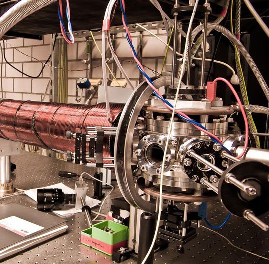 Aufbau der Apparatur im Labor (Ausschnitt) Aufbau der Apparatur im Labor (Ausschnitt)