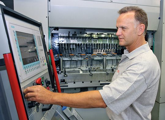 Arnold Gmür, Abteilungsleiter von SFS intec AG. Arnold Gmür, Abteilungsleiter von SFS intec AG.