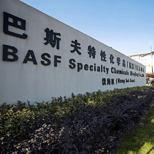 In dem neuen Werk in China werden Drei-Wege-Katalysatoren, Dieseloxidationskatalysatoren und Katalysatoren für die selektive katalytische Reduktion produziert. In dem neuen Werk in China werden Drei-Wege-Katalysatoren, Dieseloxidationskatalysatoren und Katalysatoren für die selektive katalytische Reduktion produziert.