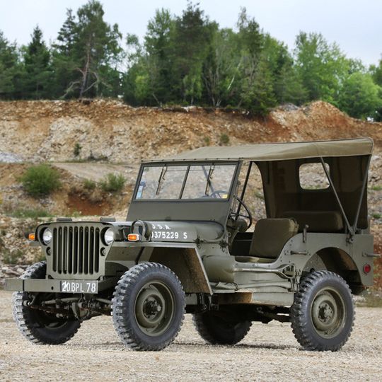 Eine Ausfahrt in einem Willys MB ist anders als in anderen Oldtimern. Eine Ausfahrt in einem Willys MB ist anders als in anderen Oldtimern.
