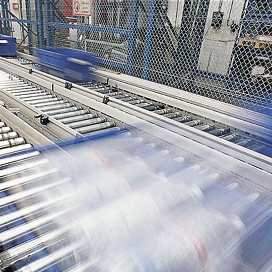 Die Antriebe, die bisher in der Fördertechnik verwendet werden, sind oft überdimensioniert. Sie brauchen deshalb zu viel Energie. Die Antriebe, die bisher in der Fördertechnik verwendet werden, sind oft überdimensioniert. Sie brauchen deshalb zu viel Energie.