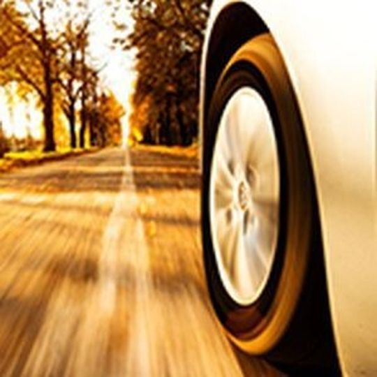 Ein niedrigerer Rollwiderstand spezieller Reifen kann die Reichweite von Elektroautos um bis zu 30 Prozent steigern. Ein niedrigerer Rollwiderstand spezieller Reifen kann die Reichweite von Elektroautos um bis zu 30 Prozent steigern.
