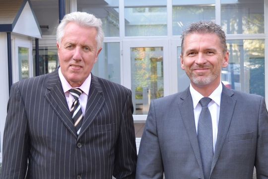 v.l. Horst Lau, Geschäftsführer bei B-Command und Joachim Acker, Geschäftsführer von Baumer IVO, freuen sich über den gelungen Abschluss des gemeinsamen Projekts. v.l. Horst Lau, Geschäftsführer bei B-Command und Joachim Acker, Geschäftsführer von Baumer IVO, freuen sich über den gelungen Abschluss des gemeinsamen Projekts.