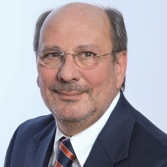 Manfredo Mirabella-Greco: geschäftsführender Gesellschafter des Distributors Elektrosil und geschäftsführender Gesellschafter von MCS Manfredo Mirabella-Greco: geschäftsführender Gesellschafter des Distributors Elektrosil und geschäftsführender Gesellschafter von MCS