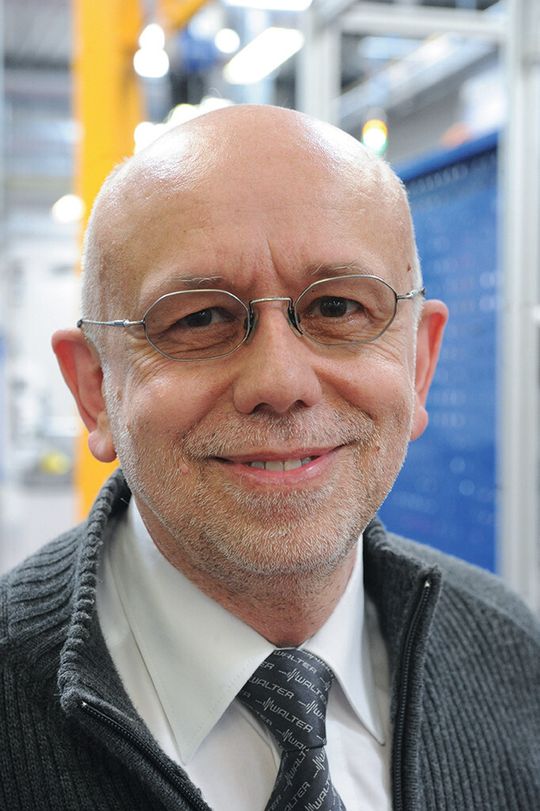 Dr. Peter Müller ist Projektleiter GPS bei der Walter AG. Dr. Peter Müller ist Projektleiter GPS bei der Walter AG.