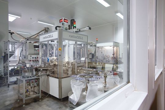 Vollautomatische Montage im Reinraum: Hier wurden Kameras installiert, die die O-Ringe auf Montagefehler und Schäden prüfen. Vollautomatische Montage im Reinraum: Hier wurden Kameras installiert, die die O-Ringe auf Montagefehler und Schäden prüfen.
