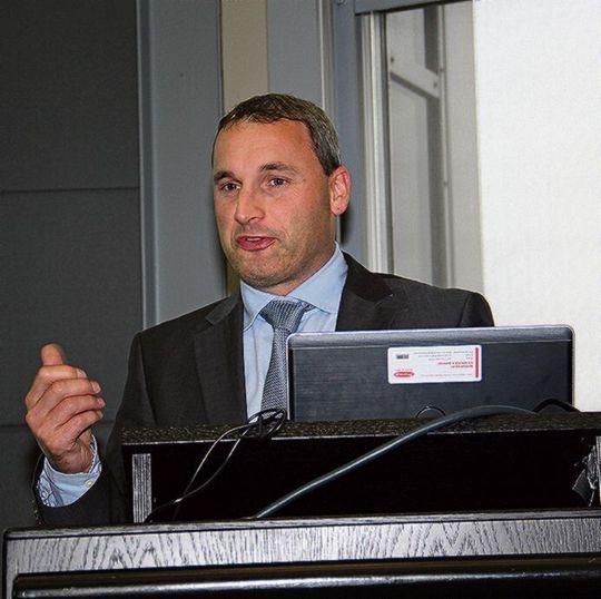 Harald Langeder, Manager R&D bei Fronius, präsentierte die intelligente Roboter-Schweißlösung TPS/i Robotics. Harald Langeder, Manager R&D bei Fronius, präsentierte die intelligente Roboter-Schweißlösung TPS/i Robotics.