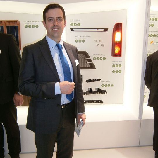 Styrolution ist das Unternehmen für hochwertige Styrolkunststoffe, die in der Autombilindustrie ihr Anwendungsfeld haben. Auch das Metallisieren ist eine Domäne des Ausstellers, wie Jeremy Whittaker, Global Manager Public Relations, sagt.