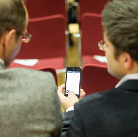Wie sicher sind Sie vor Cyberangriffen? IT-Sicherheit sollte jeden etwas angehen. Wie sicher sind Sie vor Cyberangriffen? IT-Sicherheit sollte jeden etwas angehen.
