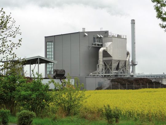 Das Holzenergiewerk in Leipzig versorgt eine Porsche-Niederlassung mit 10,0 MW Wärme im Jahr. Das Holzenergiewerk in Leipzig versorgt eine Porsche-Niederlassung mit 10,0 MW Wärme im Jahr.