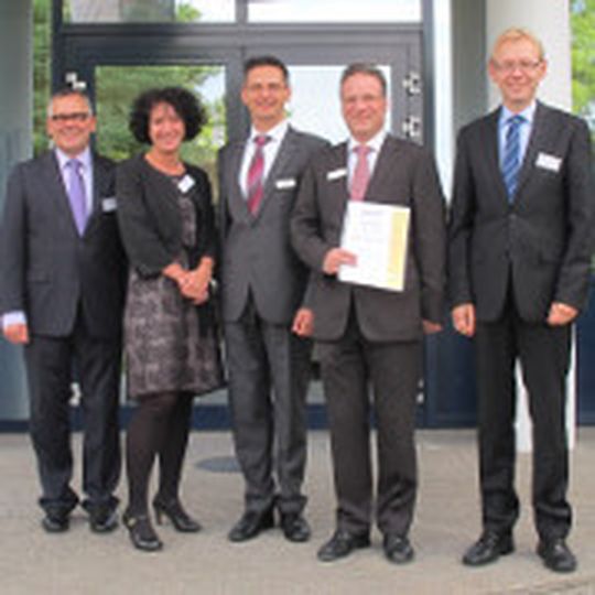 Erfolgreich re-zertifiziert: Jaguar Land Rover Deutschland darf weiter „Geprüfte Automobil-Serviceberater“ ausbilden.