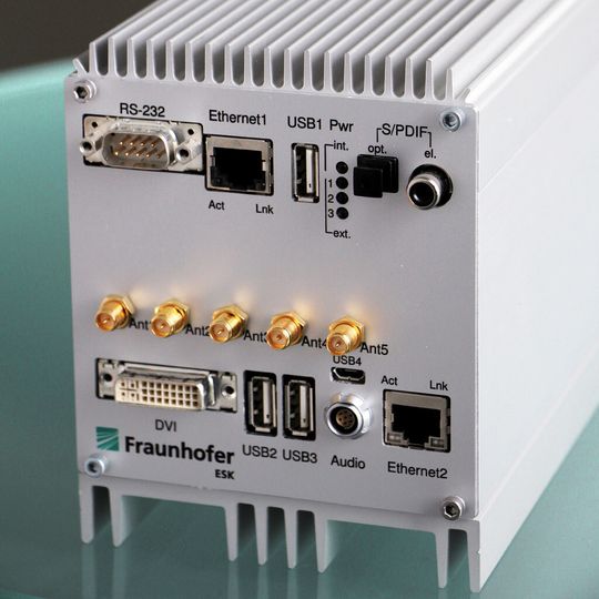 Die Prototyping-Plattform ARTiS-XT wird als zentrales Steuergerät des CITY eTAXISeingesetzt. Sie wurde dafür um spezifische Funktionen wie GPS und Energiemanagementerweitert. Die Prototyping-Plattform ARTiS-XT wird als zentrales Steuergerät des CITY eTAXISeingesetzt. Sie wurde dafür um spezifische Funktionen wie GPS und Energiemanagementerweitert.