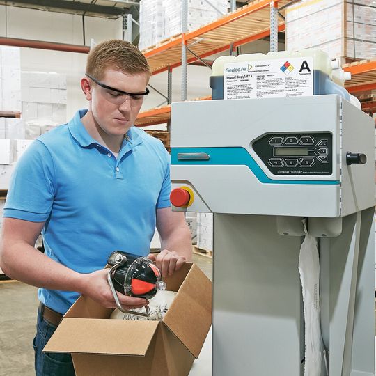 Instapak-Verpackungsschaumprodukte dehnen sich in Sekunden aus und bilden Schutzpolster, die vor Schäden am Produkt schützen. Instapak-Verpackungsschaumprodukte dehnen sich in Sekunden aus und bilden Schutzpolster, die vor Schäden am Produkt schützen.