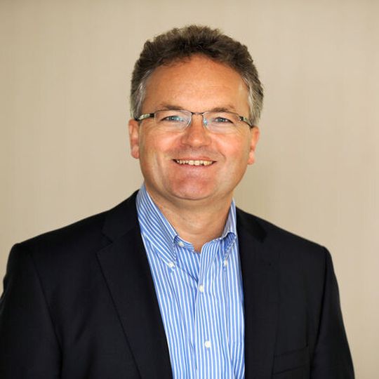Alois Schwarz, Sales Director für die deutschsprachigen Länder bei Flexera Software: „Hersteller können im Internet der Dinge neue Umsatzquellen erschließen, wenn sie es verstehen, den Wert ihrer Lösungen durch Lizenzierung zu schützen und den Lebenszyklus der Lizenzen lückenlos zu managen.“ Alois Schwarz, Sales Director für die deutschsprachigen Länder bei Flexera Software: „Hersteller können im Internet der Dinge neue Umsatzquellen erschließen, wenn sie es verstehen, den Wert ihrer Lösungen durch Lizenzierung zu schützen und den Lebenszyklus der Lizenzen lückenlos zu managen.“