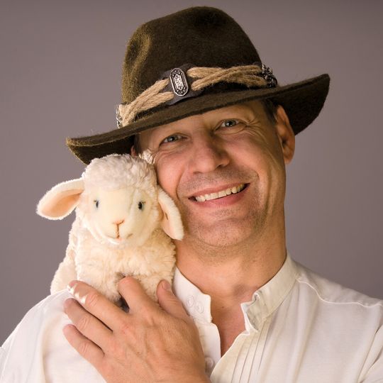 Projekte sind keine Landschaft, durch die ein erfahrener Hirte mit seinem Hund gelassen und entspannt seine Herde treibt: Projekte sind ein Dschungel vielfältiger, oft unvorhersehbarer Aufgaben, Abhängigkeiten und Ereignisse. Projekte sind keine Landschaft, durch die ein erfahrener Hirte mit seinem Hund gelassen und entspannt seine Herde treibt: Projekte sind ein Dschungel vielfältiger, oft unvorhersehbarer Aufgaben, Abhängigkeiten und Ereignisse.