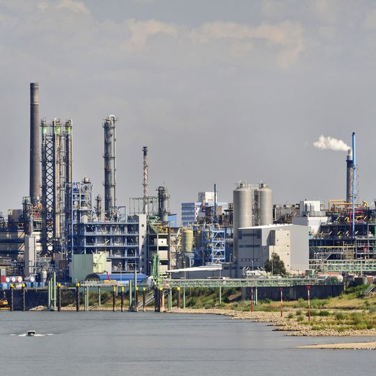 Chinese phenol and aceton production utilizes Honeywell's UOP phenol process technology. Chinese phenol and aceton production utilizes Honeywell's UOP phenol process technology.