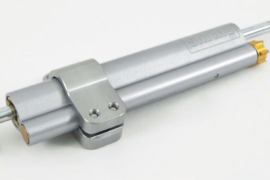 Wegen eines Produktionsfehlers bei den Haltern der Lenkungsdämpfer besteht bei Öhlins ein Sicherheitsrisiko. Wegen eines Produktionsfehlers bei den Haltern der Lenkungsdämpfer besteht bei Öhlins ein Sicherheitsrisiko.
