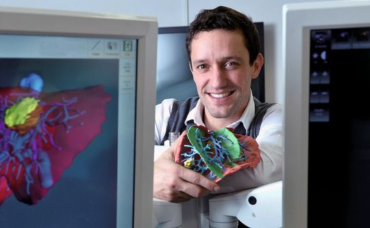 Avec près de 1 450 fabricants, fournisseurs, distributeurs et prestataires de service, l'industrie des dispositifs médicaux offre 52 000 emplois à plein temps en Suisse. Avec près de 1 450 fabricants, fournisseurs, distributeurs et prestataires de service, l'industrie des dispositifs médicaux offre 52 000 emplois à plein temps en Suisse.