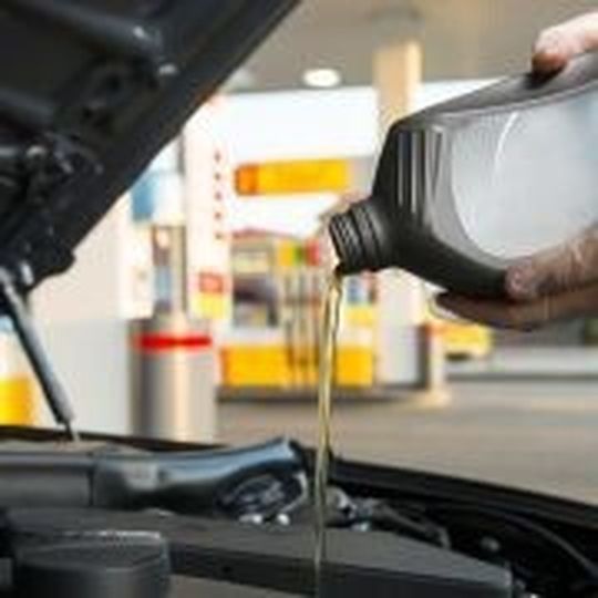 Künftig empfieht BMW seinen Kunden Shell-Öle. Künftig empfieht BMW seinen Kunden Shell-Öle.