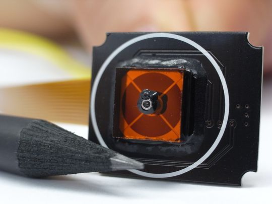 Der Flureszenzsensor wertet mit einer Laserdiode die Konzentrationen bestimmter Herzkreislaufmarker optisch aus.