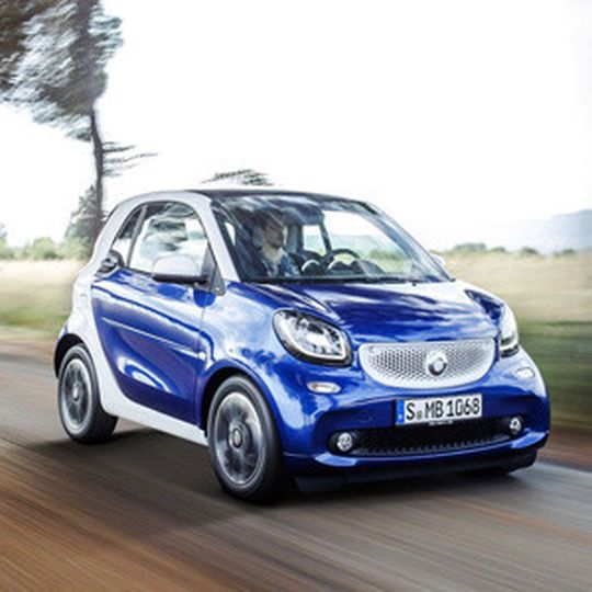 Dritte Generation: Am 22. November geht der neue Smart Fortwo gemeinsam mit seinem großen Bruder Forfour an den Verkaufsstart. Dritte Generation: Am 22. November geht der neue Smart Fortwo gemeinsam mit seinem großen Bruder Forfour an den Verkaufsstart.