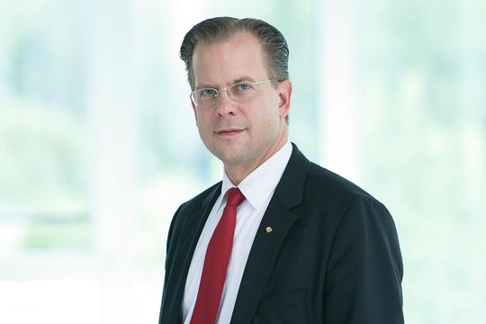 «Es gilt, das Unternehmertum auf der Basis von Eigenverantwortung und gesundem Menschenverstand zu fördern.» Martin Wirth, Geschäftsführer Brütsch/Rüegger Tools «Es gilt, das Unternehmertum auf der Basis von Eigenverantwortung und gesundem Menschenverstand zu fördern.» Martin Wirth, Geschäftsführer Brütsch/Rüegger Tools