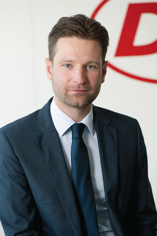 «Das Potential vom konventionalen Gewindebohrer ist noch lange nicht ausgeschöpft.» Pascal Forrer, Sales & Marketing Manager, Member of the Board, DC Swiss SA «Das Potential vom konventionalen Gewindebohrer ist noch lange nicht ausgeschöpft.» Pascal Forrer, Sales & Marketing Manager, Member of the Board, DC Swiss SA