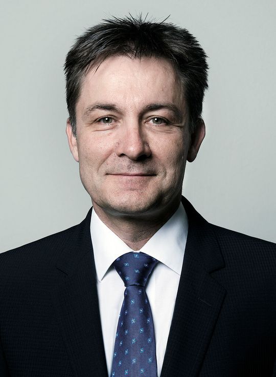 «Die automatische Beladung von Werkzeugmaschinen wird die für unsere Kunden in der Schweiz immer wichtiger.» Roland Ramp, Dipl. Ing. FH, Geschäftsführer, Schunk Intec AG «Die automatische Beladung von Werkzeugmaschinen wird die für unsere Kunden in der Schweiz immer wichtiger.» Roland Ramp, Dipl. Ing. FH, Geschäftsführer, Schunk Intec AG