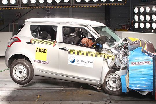 Im indischen Swift von Suzuki Maruti gibt es keinen Airbag – mit tödlichen Konsequenzen bei einem Zusammenstoß.