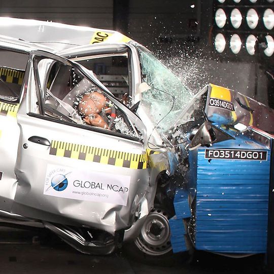 Kaum eine Chance haben Insassen im Datsun Go bei einem Frontalaufprall. Kaum eine Chance haben Insassen im Datsun Go bei einem Frontalaufprall.