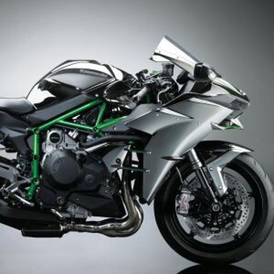 Einer der Stars der Eicma 2014: die Kawasaki Ninja H2. Einer der Stars der Eicma 2014: die Kawasaki Ninja H2.