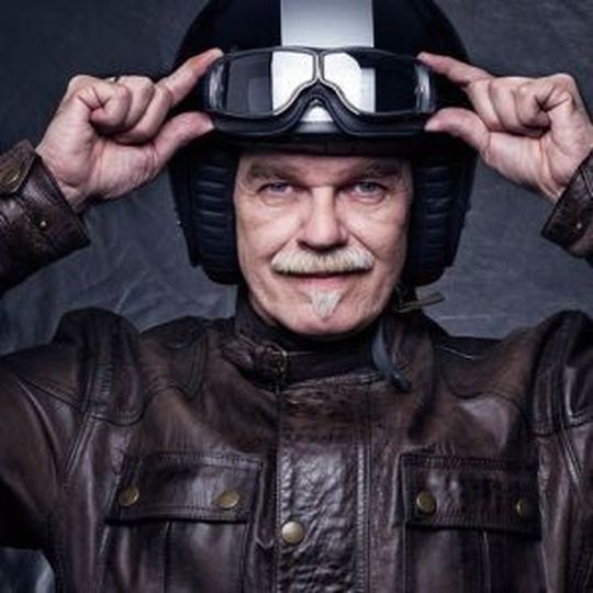 Der motorradverrückte Handelsmarketingexperte Bernd Frielinghaus hat sich mit seinen Dienstleistungen 2014 ganz auf den Motorradhandel spezialisiert. Der motorradverrückte Handelsmarketingexperte Bernd Frielinghaus hat sich mit seinen Dienstleistungen 2014 ganz auf den Motorradhandel spezialisiert.