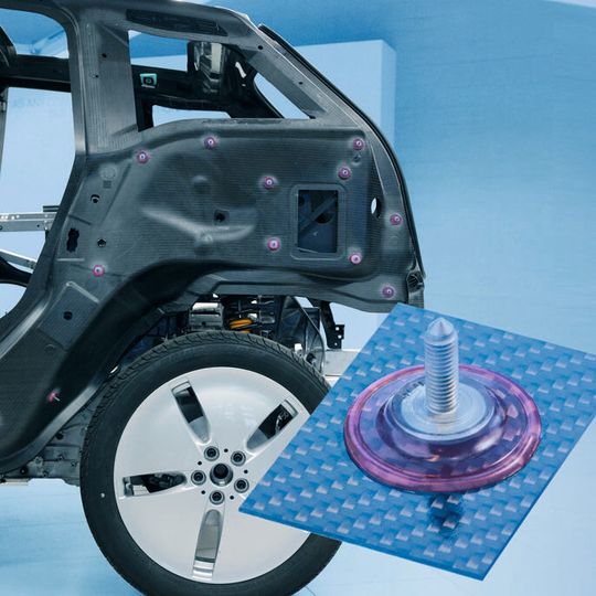 Die Onsert-Technologie wird bereits im BMW i3 und i8 eingesetzt. Bei der Produktion erreicht BMW mit den Onsert Taktzeiten von gerade einmal 4 sec. Die Onsert-Technologie wird bereits im BMW i3 und i8 eingesetzt. Bei der Produktion erreicht BMW mit den Onsert Taktzeiten von gerade einmal 4 sec.