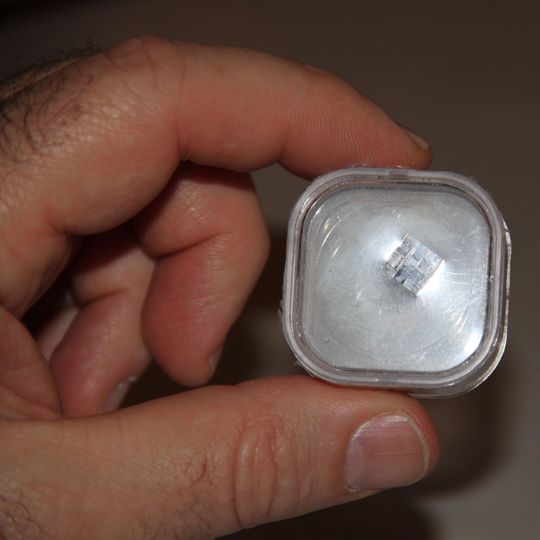 So sieht die Zukunft von Smart Sensoren aus – hier ein miniaturisiertes Mikromassenspektrometer. So sieht die Zukunft von Smart Sensoren aus – hier ein miniaturisiertes Mikromassenspektrometer.