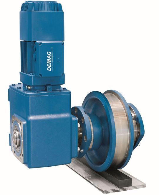 Einbaufertig: Demag-Radsatz DWS mit Winkelgetriebemotor als vollständige Fahreinheit. Einbaufertig: Demag-Radsatz DWS mit Winkelgetriebemotor als vollständige Fahreinheit.