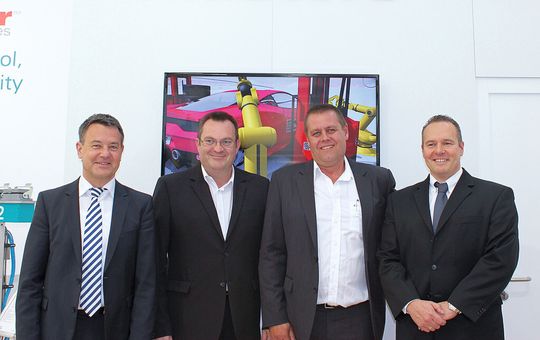 South African distributor SES CC and Mold-Masters management after signing the contract. F.l.t.r.: Hans Hagelstein, President Europe, Middle East, Africa and India (Mold-Masters), Karl Seidel, Managing Member and Anton Nel, Sales Manager,both SES CC and Oliver Lindenberg, Vice President European Sales (Mold-Masters) South African distributor SES CC and Mold-Masters management after signing the contract. F.l.t.r.: Hans Hagelstein, President Europe, Middle East, Africa and India (Mold-Masters), Karl Seidel, Managing Member and Anton Nel, Sales Manager,both SES CC and Oliver Lindenberg, Vice President European Sales (Mold-Masters)