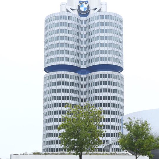 BMW lieferte 184.297 Fahrzeuge der Marken BMW, Mini und Rolls-Royce aus. BMW lieferte 184.297 Fahrzeuge der Marken BMW, Mini und Rolls-Royce aus.