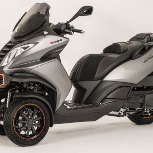 Kooperation von Peugeot Scooters und Dainese: Der Sicherheit zuliebe. Kooperation von Peugeot Scooters und Dainese: Der Sicherheit zuliebe.