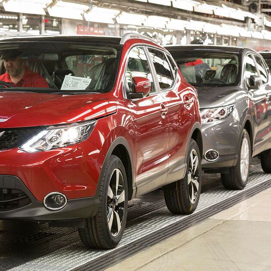 Läuft hier ein Qashqai vom Band oder bereits der Renault-Klon? Die französische Marke will jedenfalls ein Stück weit vom Qashqai-Erfolg profitieren. Läuft hier ein Qashqai vom Band oder bereits der Renault-Klon? Die französische Marke will jedenfalls ein Stück weit vom Qashqai-Erfolg profitieren.