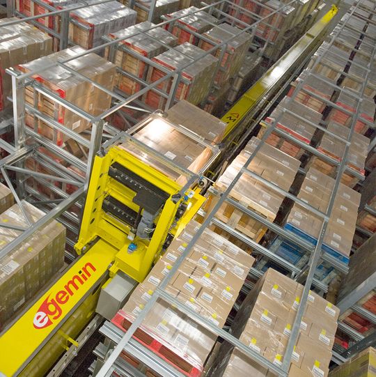 Die Regalbediengeräte im Agristo-Tiefkühllager sind mit einer Technologie zur Energierückgewinnung ausgestattet. Die Regalbediengeräte im Agristo-Tiefkühllager sind mit einer Technologie zur Energierückgewinnung ausgestattet.