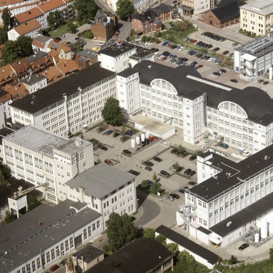 Der Pharmapark Jena gehört jetzt der Marburger Infrarealgruppe, die bereits über den Standortbetreiber Pharmaserv den Pharmapark Behringwerke betreibt. Der Pharmapark Jena gehört jetzt der Marburger Infrarealgruppe, die bereits über den Standortbetreiber Pharmaserv den Pharmapark Behringwerke betreibt.