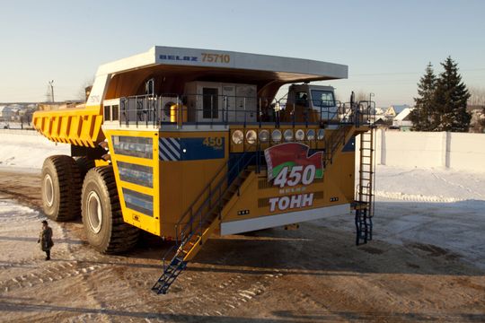 Wird von vier E-Maschinen angetrieben: Der größte Truck der Welt Wird von vier E-Maschinen angetrieben: Der größte Truck der Welt