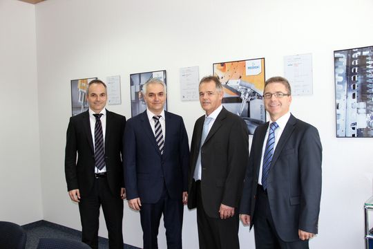 Die Inhaber der beiden Firmen Willemin-Macodel SA und Reiden Technik AG. v.l.n.r. Patrick Haegeli, Olivier Haegeli, Alex Sutter, Ruedi Willimann Die Inhaber der beiden Firmen Willemin-Macodel SA und Reiden Technik AG. v.l.n.r. Patrick Haegeli, Olivier Haegeli, Alex Sutter, Ruedi Willimann