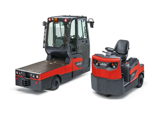Mit einer neuen Produktfamilie an Schleppern und Plattformwagen erweitert Linde Material Handling gleichzeitig das Produktprogramm. Mit einer neuen Produktfamilie an Schleppern und Plattformwagen erweitert Linde Material Handling gleichzeitig das Produktprogramm.