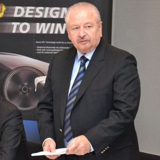 Gemischte Gefühle: ZDK-Präsident Jürgen Karpinski bilanzierte in Mannheim das Autojahr 2014. Gemischte Gefühle: ZDK-Präsident Jürgen Karpinski bilanzierte in Mannheim das Autojahr 2014.